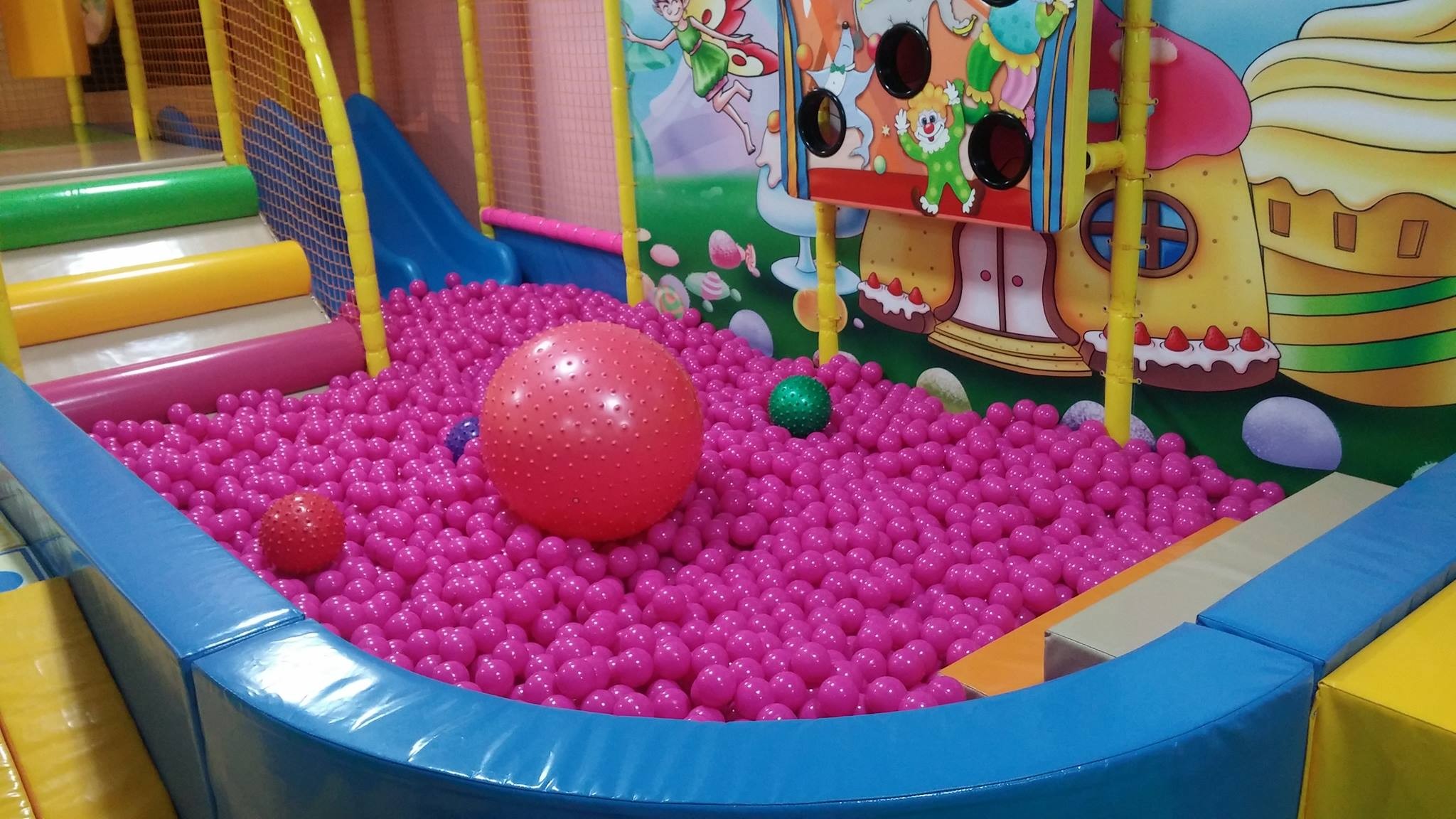 小城堡親子王國(原小腳丫親子休閒館)(結束營業)