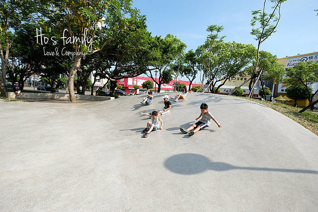經國綠園道-碗公溜滑梯(微笑溜滑梯)