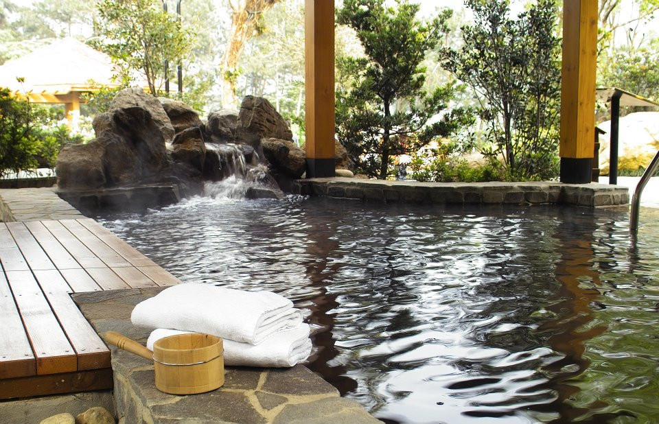 石門山溫泉會館-泡湯賞楓