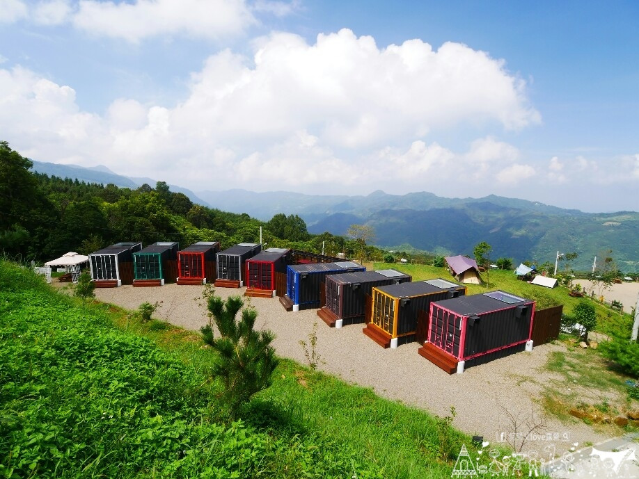 樂奔親子景觀露營區(小木屋)