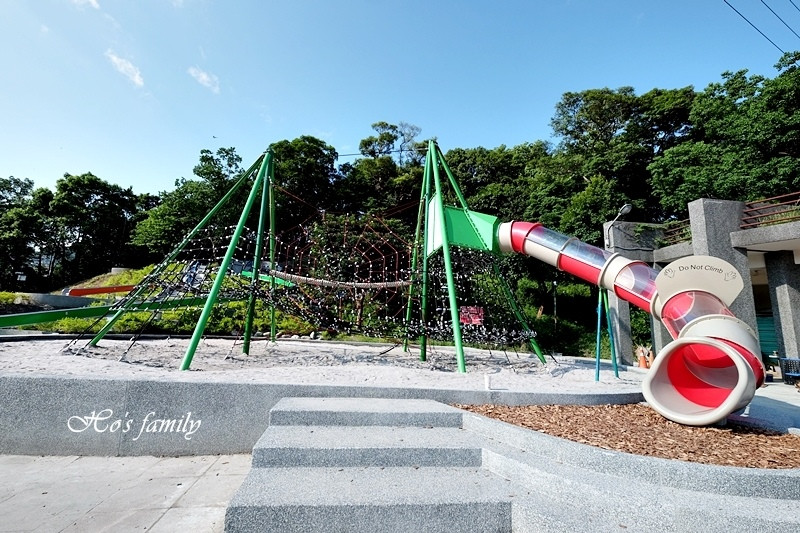 錦和運動公園-魔豆山丘遊戲場(超長溜滑梯，特色遊戲場)