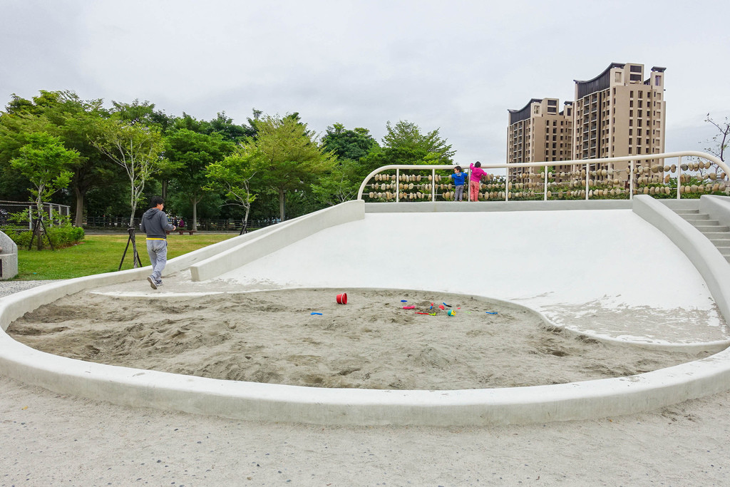 廍興公園(碗公溜滑梯-特色遊戲場)