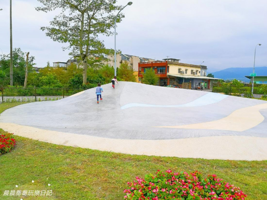 順安公園(碗公溜滑梯)