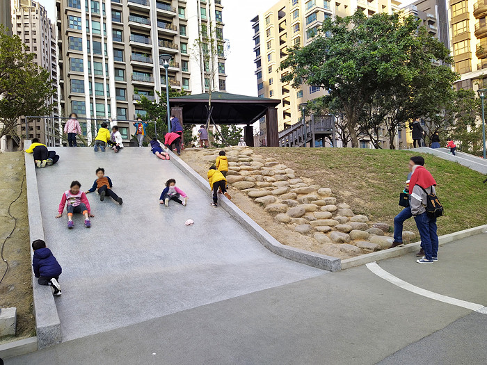 關新公園(特色遊戲場)