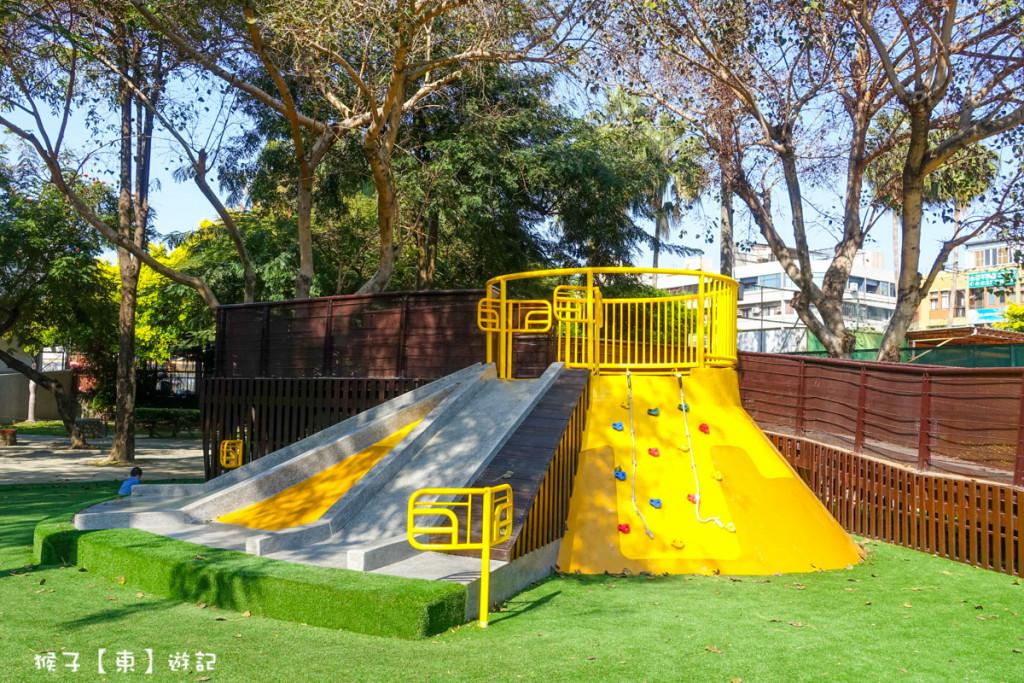 三信公園(特色遊戲場)