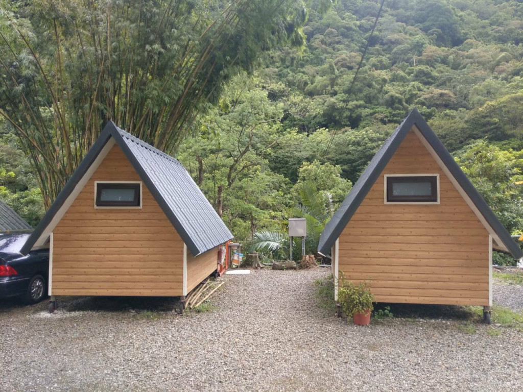 三峽樂樂谷車泊車宿木屋露營烤肉園區(小木屋)