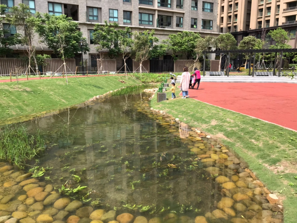 綠光公園(特色遊戲場)