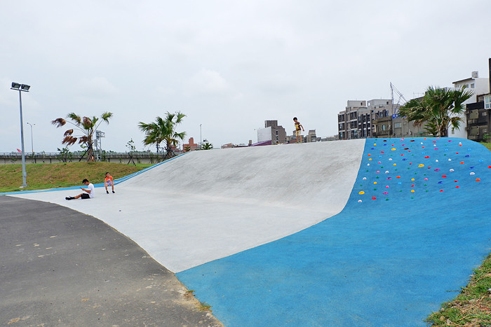 南寮親子運動公園-南寮足球場(特色遊戲場)