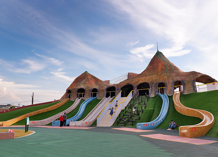獅山多功能運動公園-火炎山地景溜滑梯(特色遊戲場)