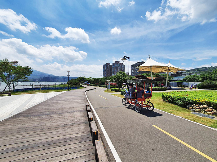 八里左岸自行車道(左岸公園)