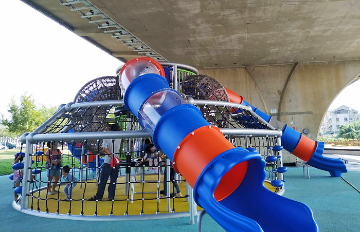 番仔溝公園-機器人主題遊戲場(特色遊戲場)