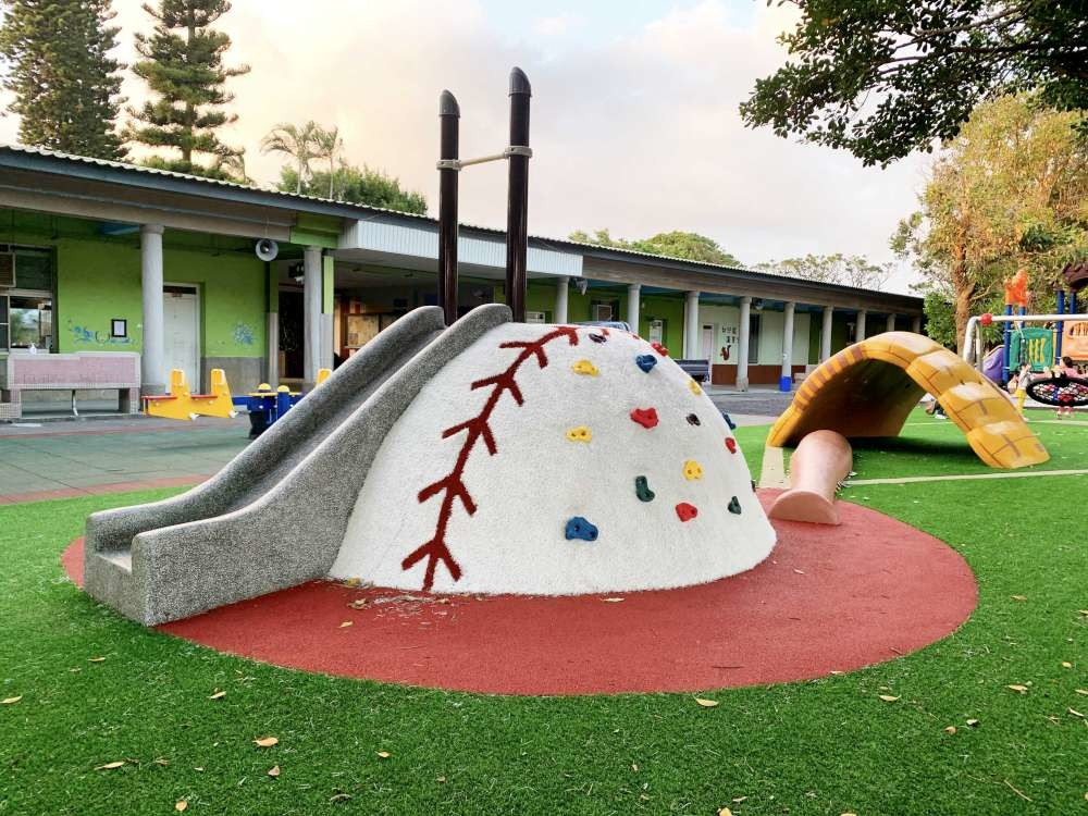 新坡國小(特色遊戲場)