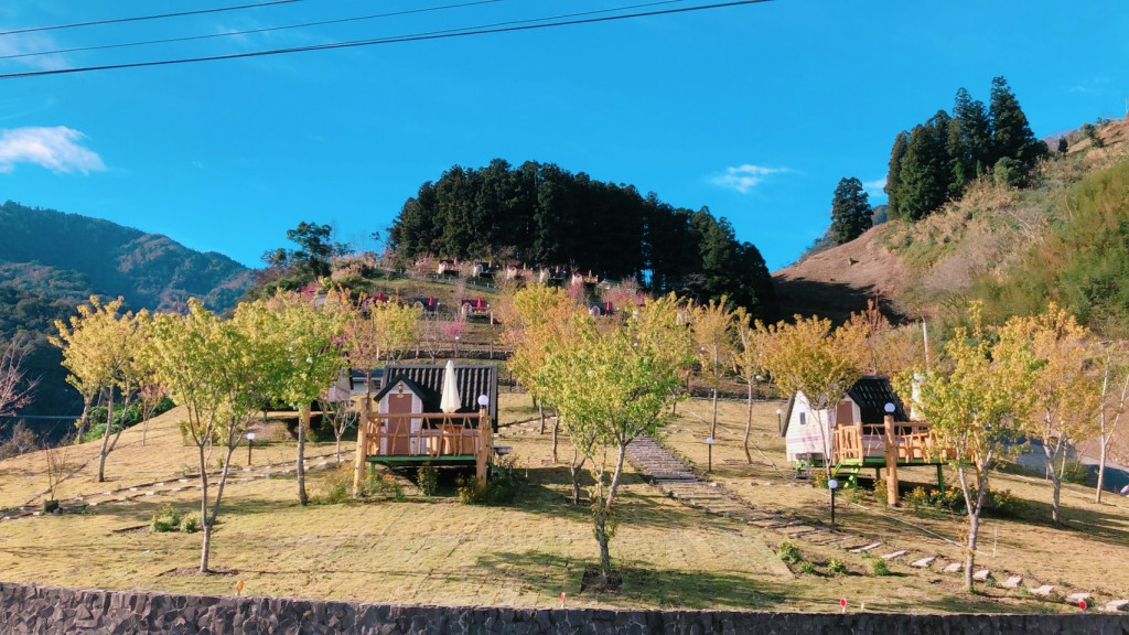 亞爸的山露營區(小木屋)