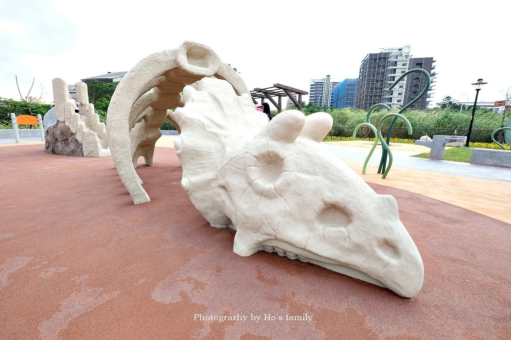 逗逗龍公園(特色遊戲場)