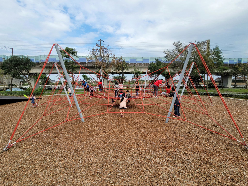 冬山鄉政公園(特色遊戲場)
