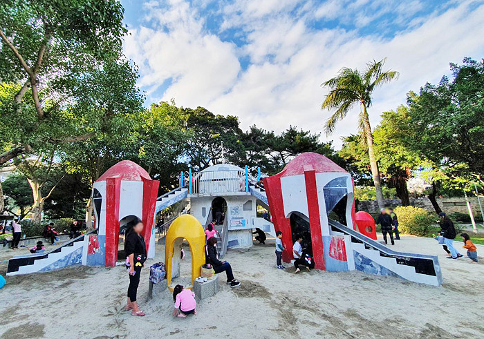 青年公園(太空堡壘溜滑梯-特色遊戲場)