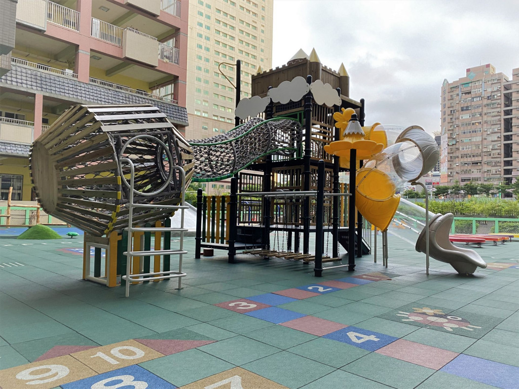 新埔國小(特色遊戲場)