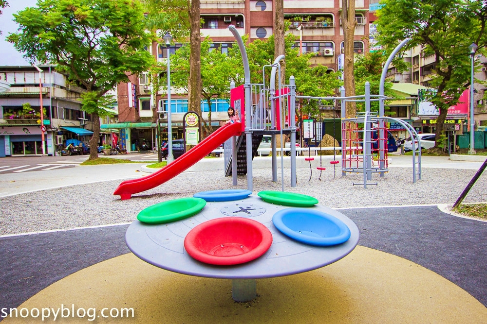 法治公園(*特色遊戲場)