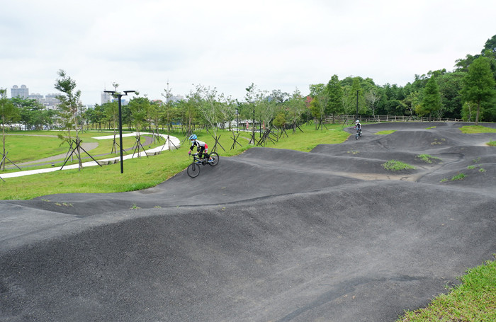 汴洲公園(特色遊戲場-極限運動公園-Pump Track)(滑步車場)