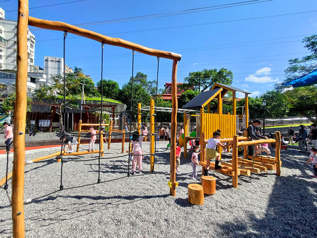 深坑兒童遊戲公園(特色遊戲場)