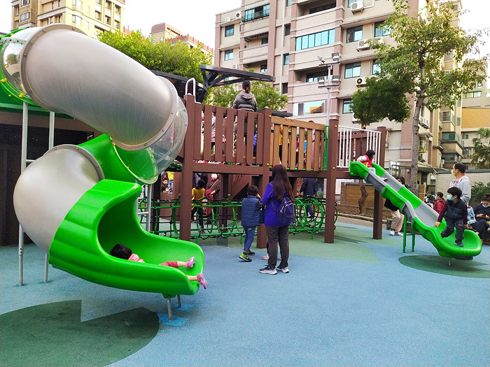 永平公園-永平廣場(特色遊戲場)