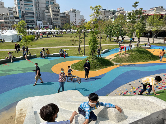 嘉義市中央廣場遊戲區-森林冒險遊戲場(特色遊戲場)