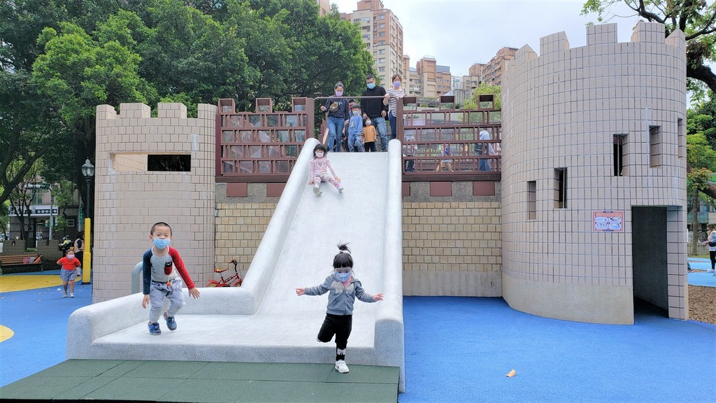 永和仁愛公園(貞愛城堡-特色遊戲場)