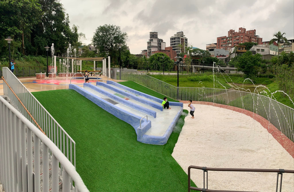 水返腳公園(特色遊戲場)