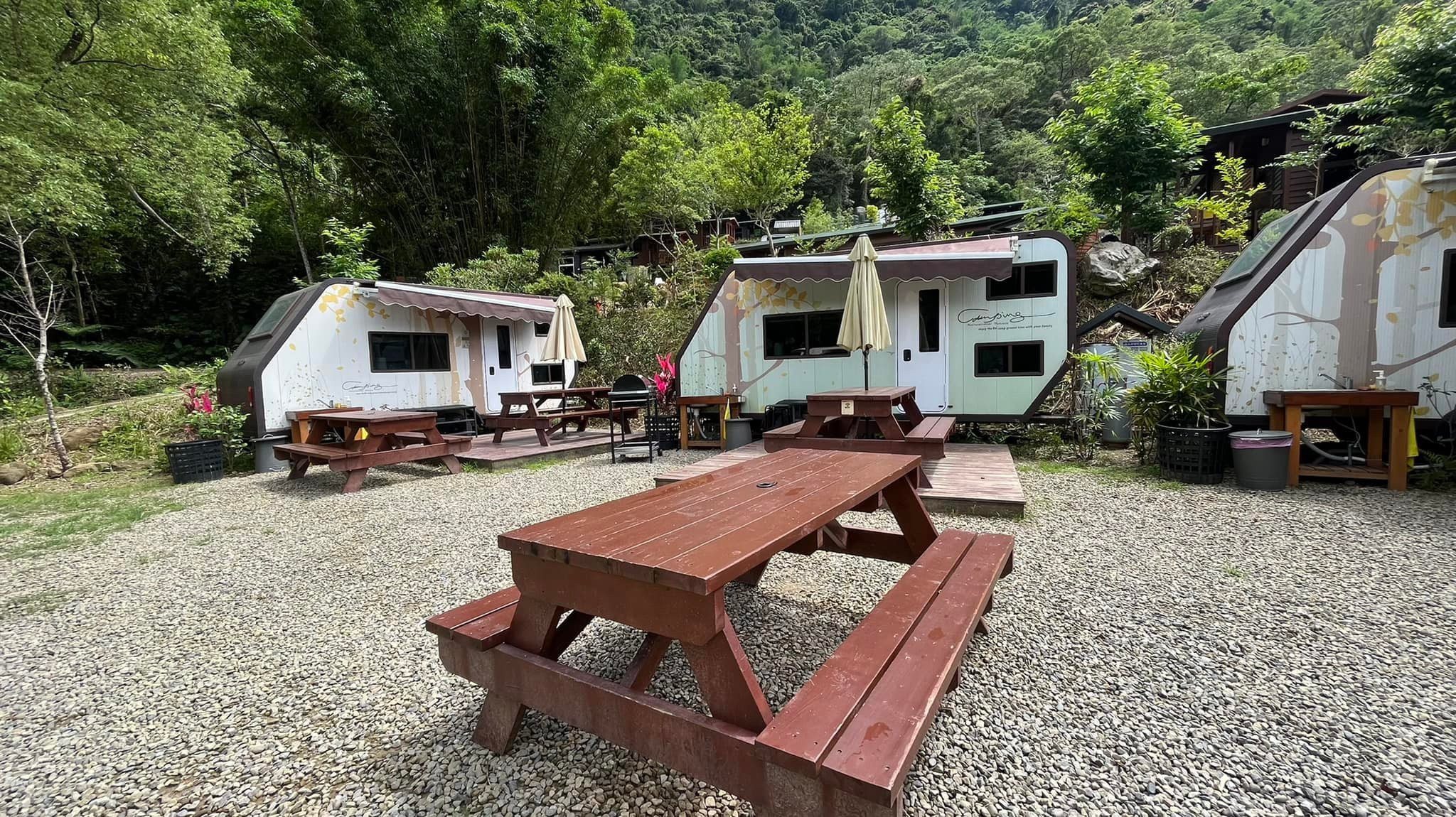 拾階莊園(內灣露營車)(小木屋)