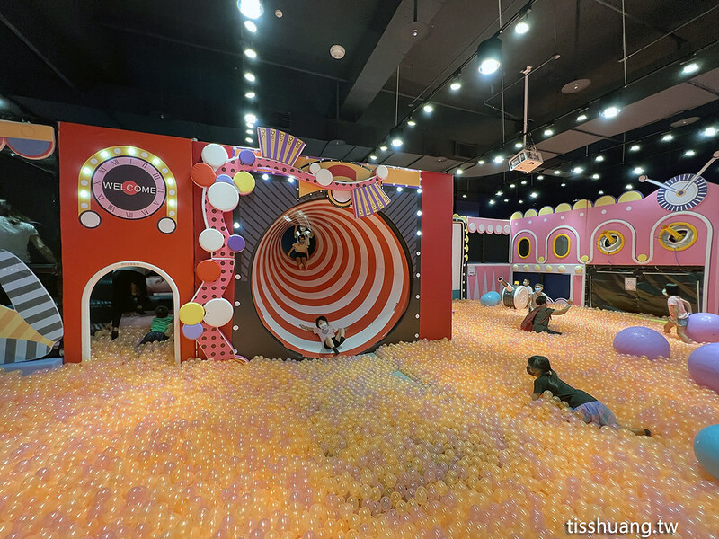 建築樂園-中和環球HIGH5館