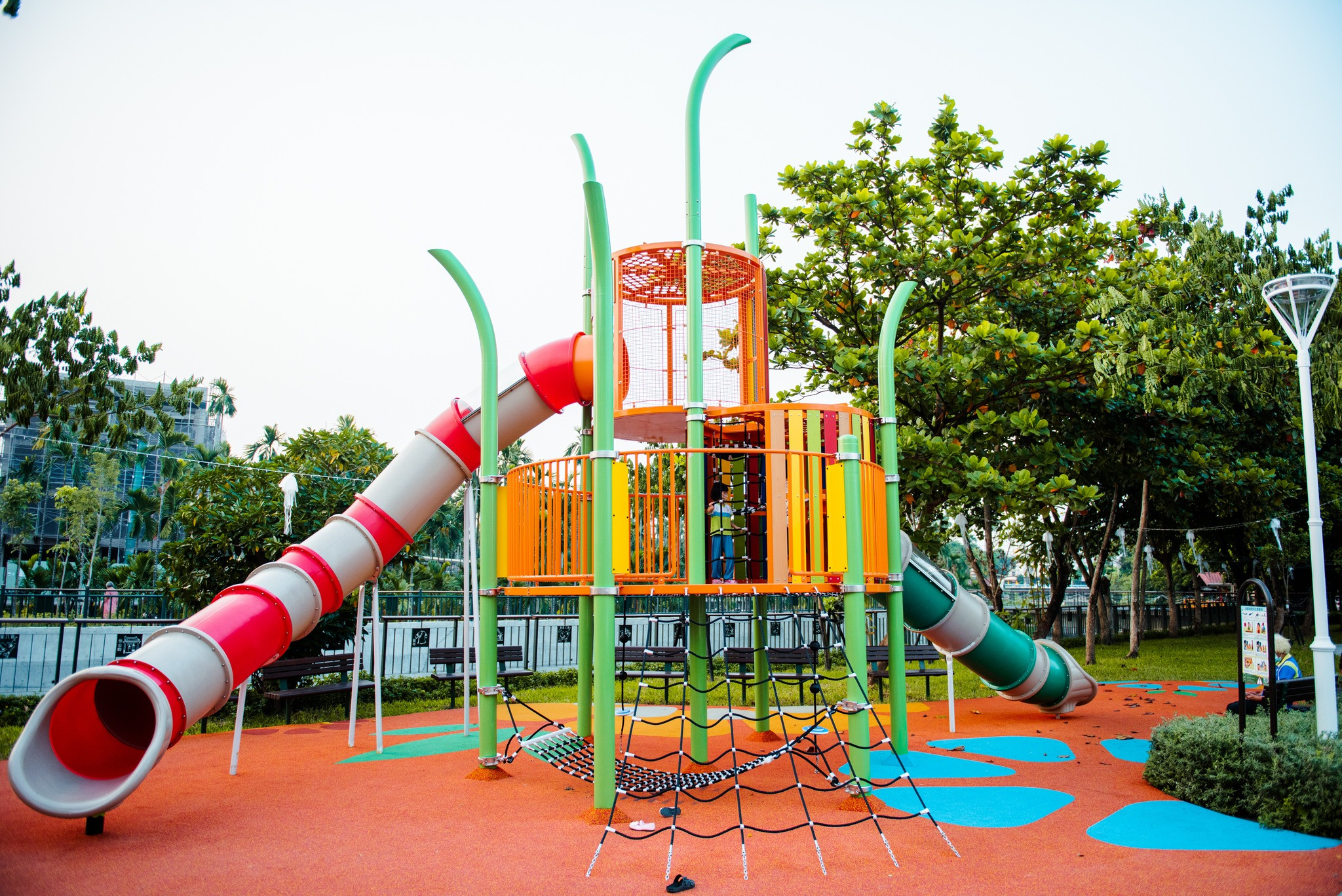 龍頸溪溪畔公園(龍頸溪公園-特色遊戲場)