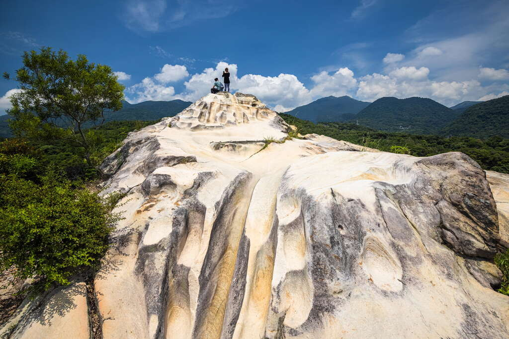 軍艦岩親山步道
