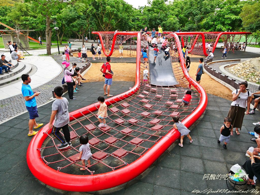 鰲峰山運動公園(清水鰲峰山公園)-競合體驗遊戲場(特色遊戲場)