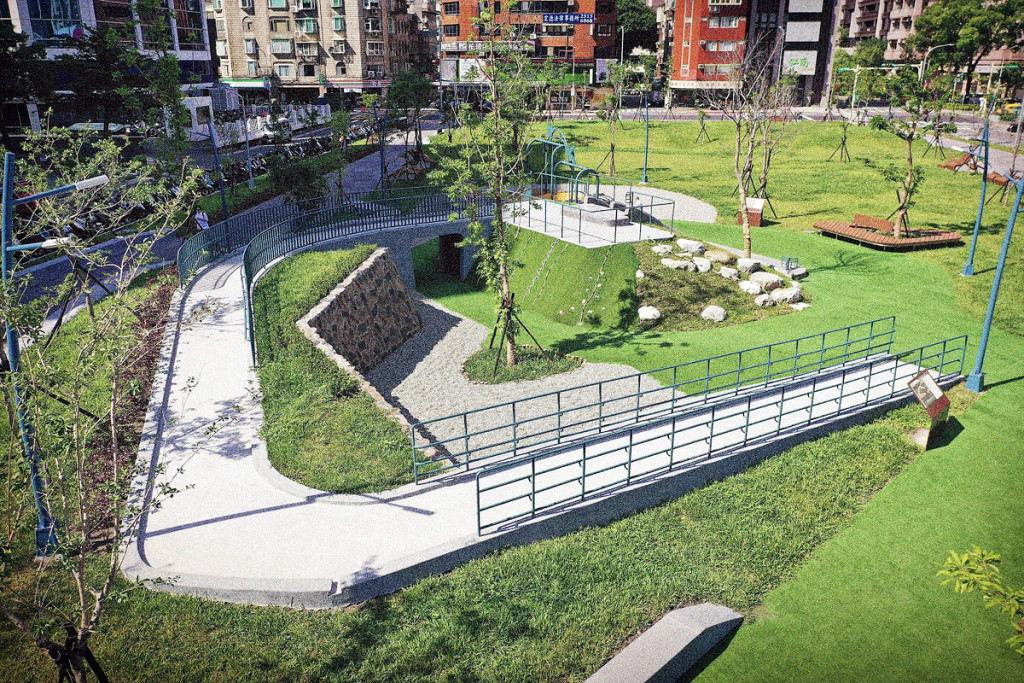 興國公園-戰地英壕遊戲場(*特色遊戲場)