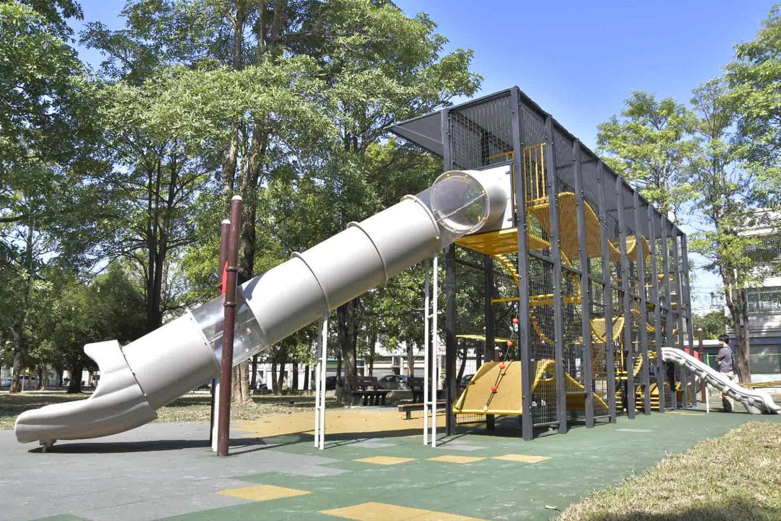 南燕公園泥火山遊戲籠(特色遊戲場)