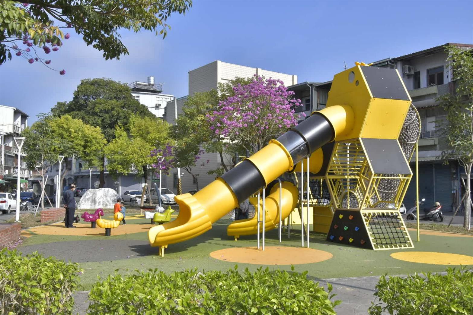 和蓮公園大蜂巢(特色遊戲場)