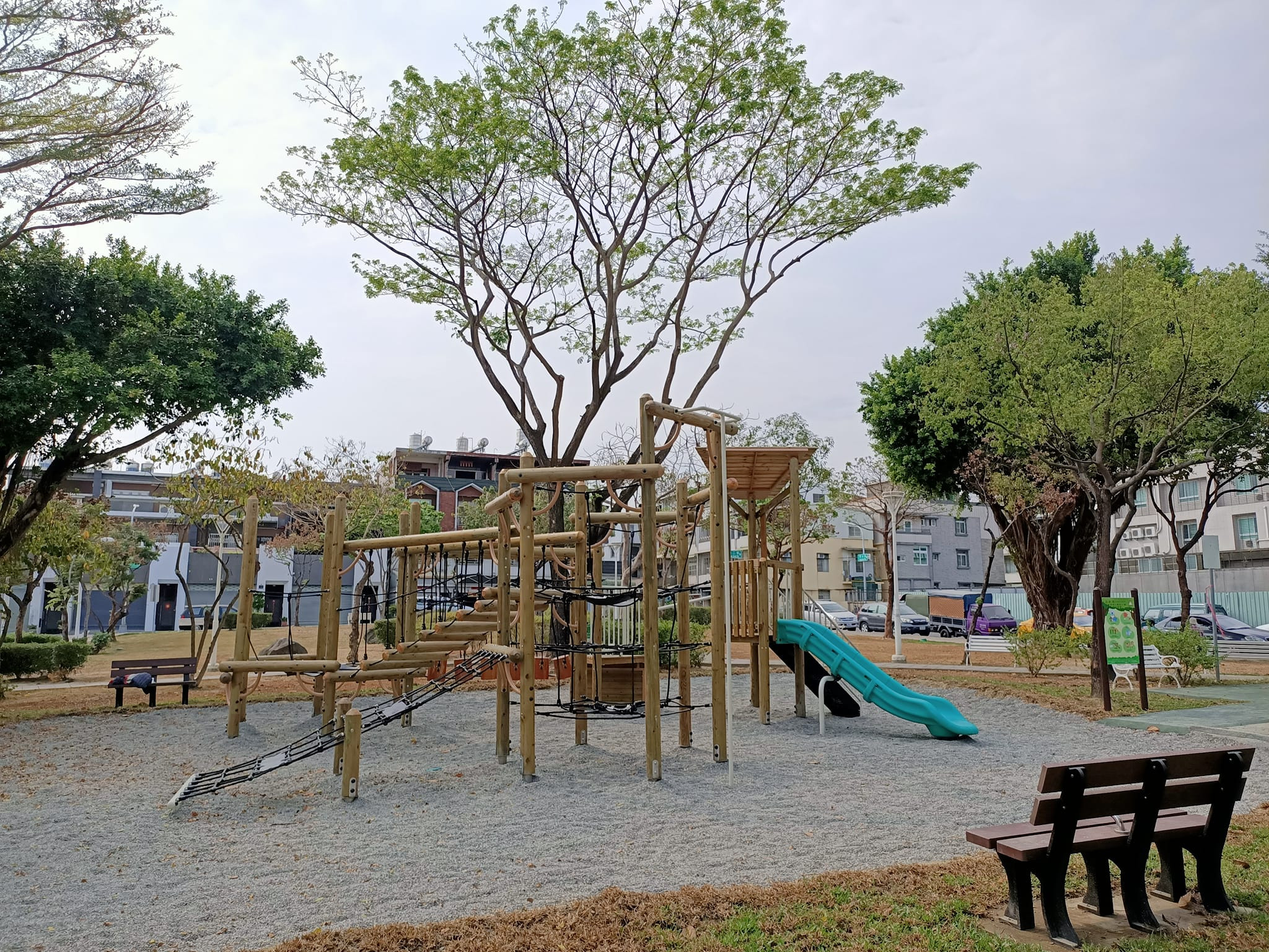 華美公園(特色遊戲場)