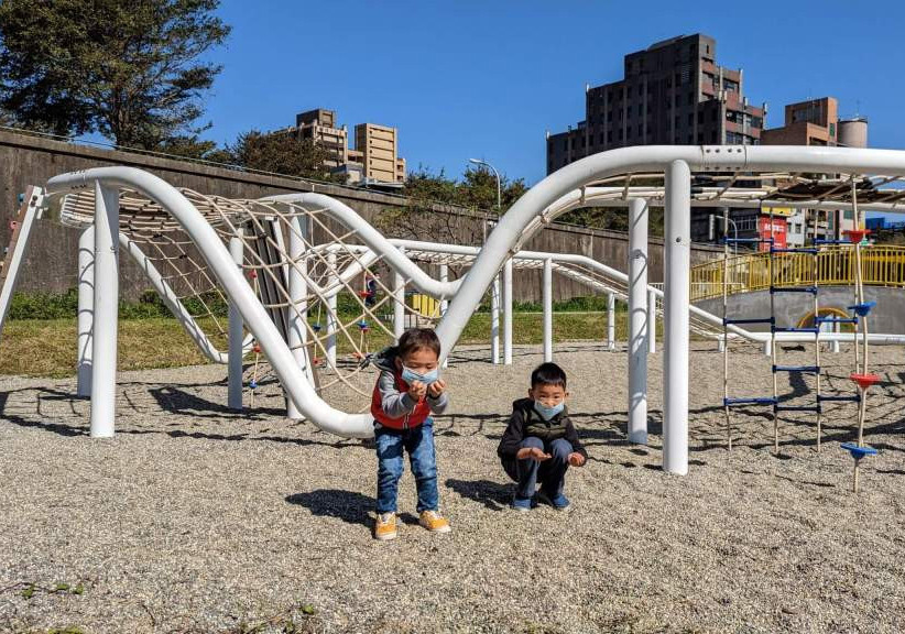 成美右岸河濱公園兒童遊戲場(特色遊戲場)