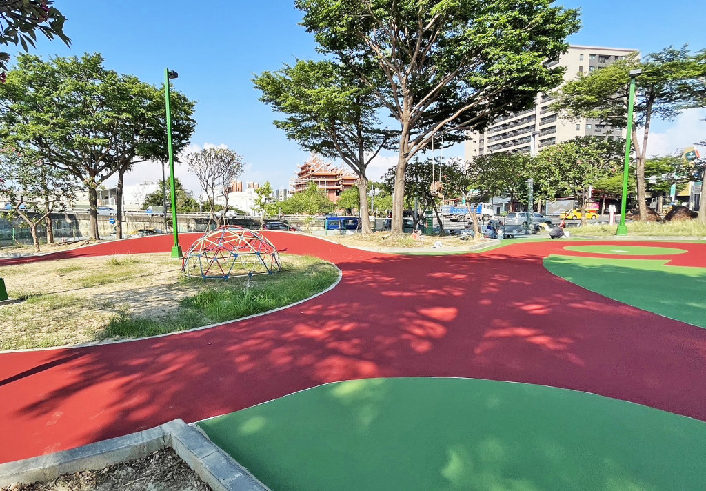 鄭子寮公園滑步車遊戲場(滑步車場)