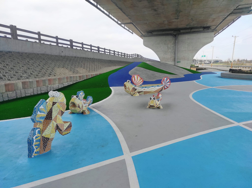 芳苑濕地海空步道-彰化縣芳苑鄉潮間帶濕地(芳苑海空步道-碗公溜滑梯)
