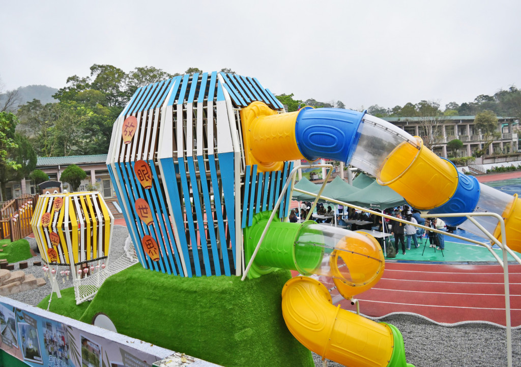 平溪國小(天燈溜滑梯)