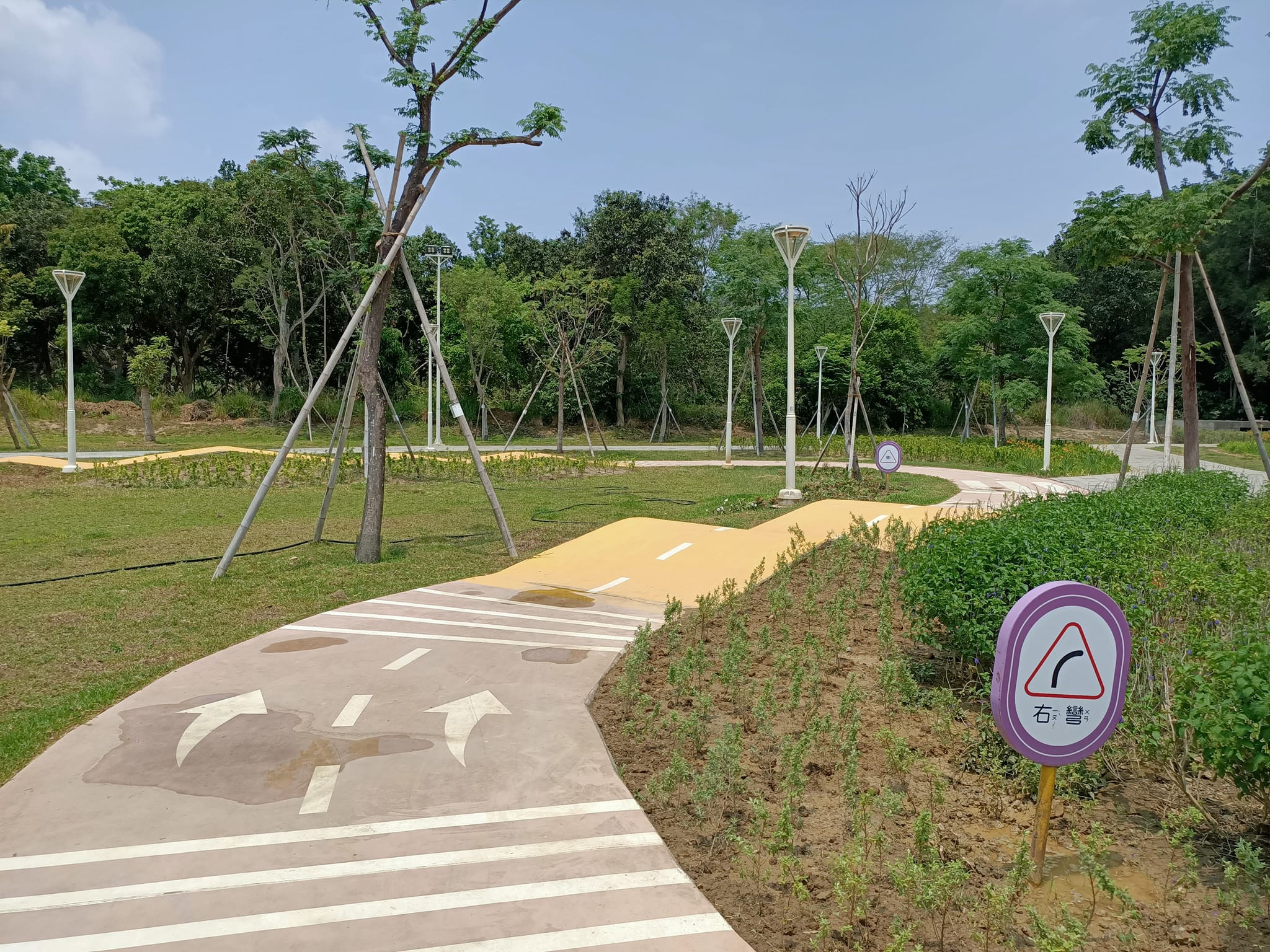 鳳凰公園(大寮公十一公園)-大寮公11公園(特色遊戲場/滑步車場)