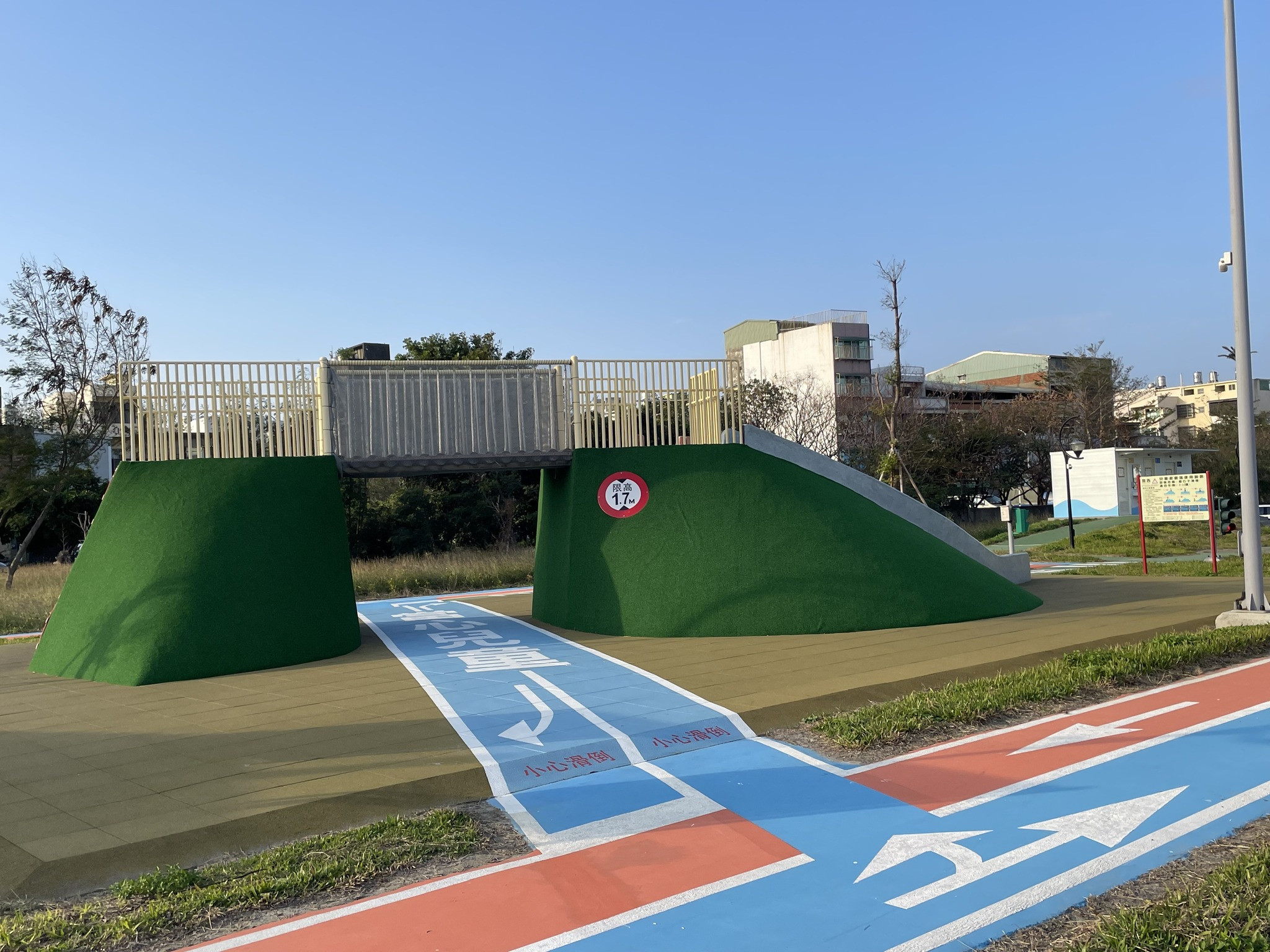 後龍六號公園-後龍6號公園(交通主題公園-特色遊戲場/滑步車場)