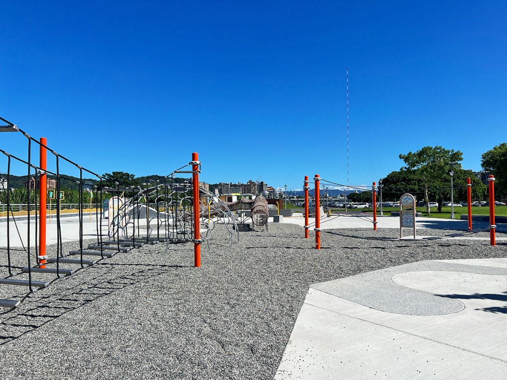 水上小蟹公園-百齡左岸河濱公園兒童遊戲場(特色遊戲場)