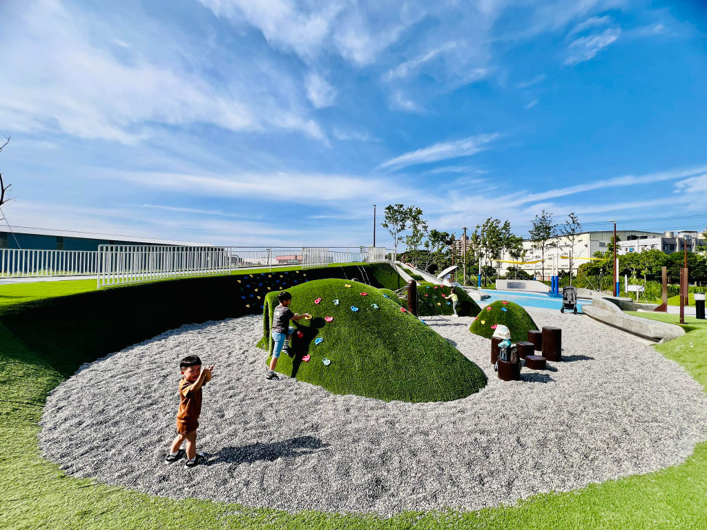 蘆竹區新龍公園(特色遊戲場)