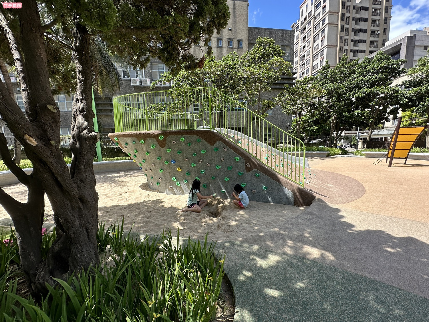 龍山公園(特色遊戲場)