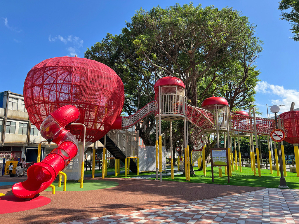三重同安36公園-蘋果造型共融遊具(特色遊戲場)