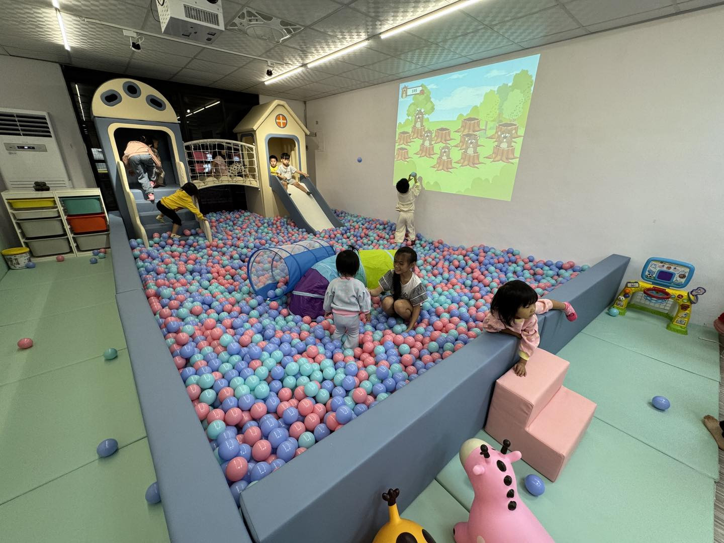 玩聚屋 PlayHouse
