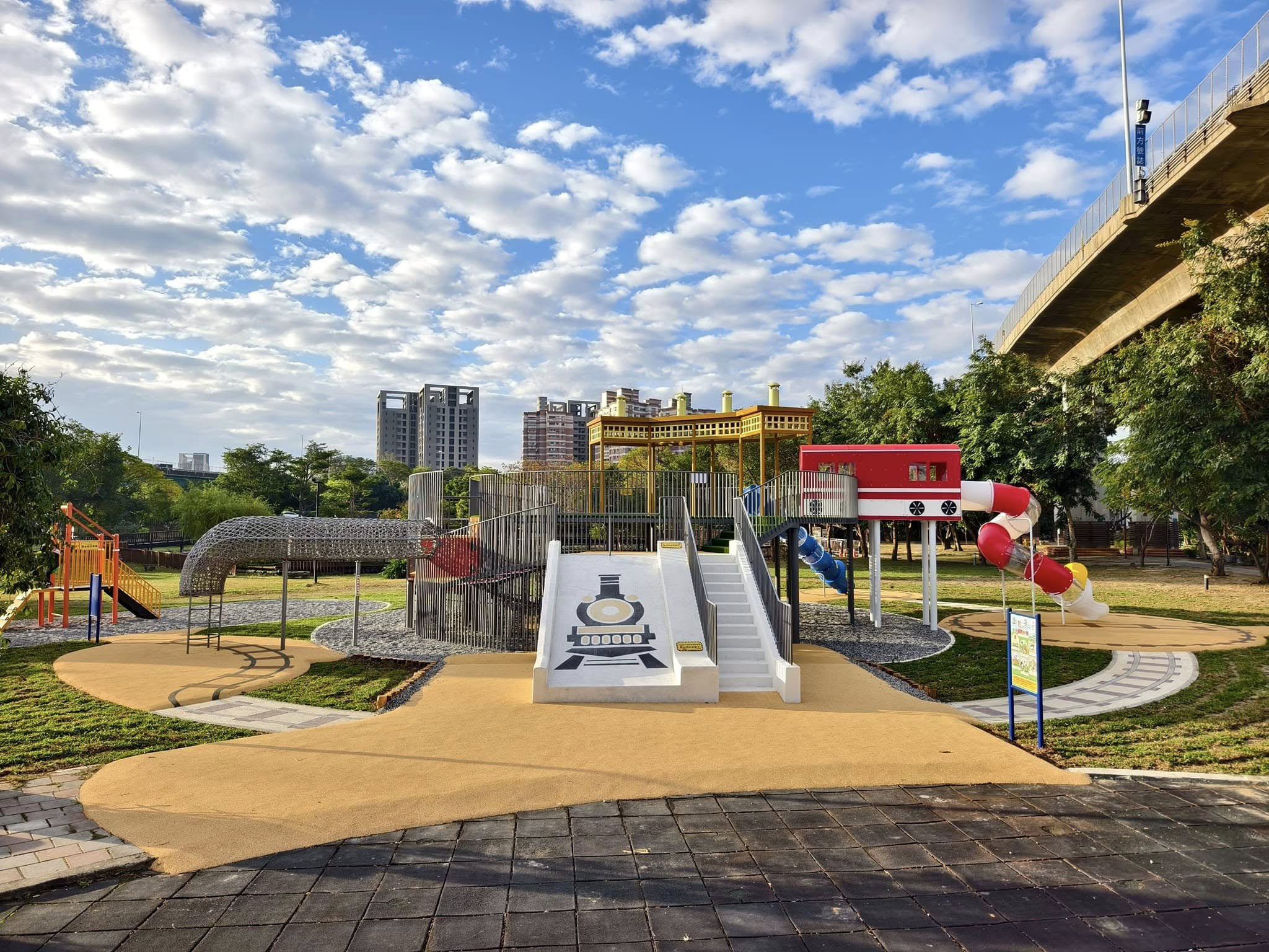 彰化市景觀公園-彰化景觀公園(扇形車庫主題特色遊戲場)