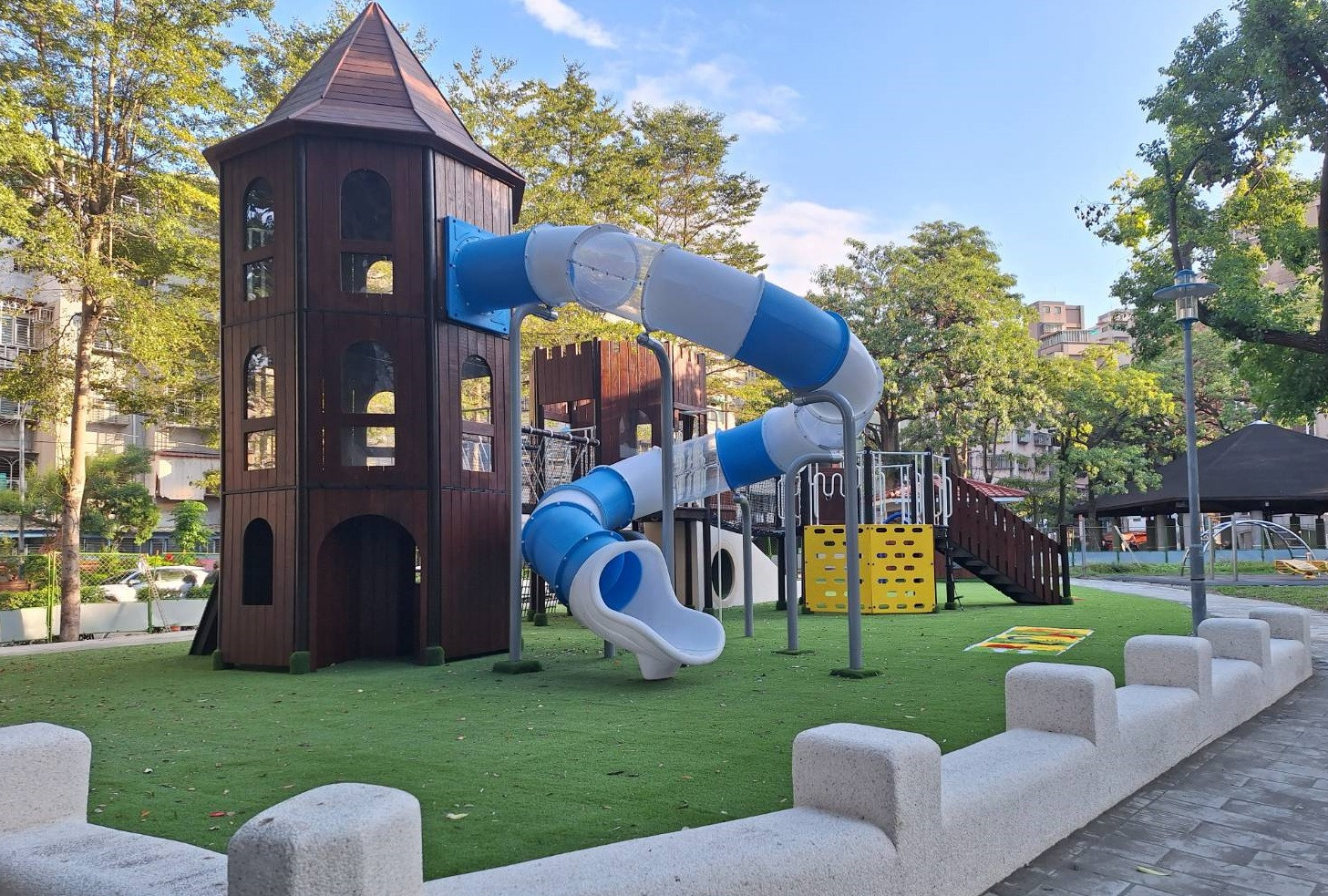 華福公園(歡樂城堡特色遊戲場)